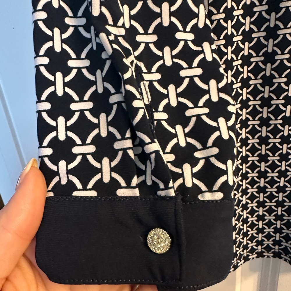 Anne Klein navy blue and White Boxy 3/4 Sleeve Blouse gold detail - Picture 8 of 8